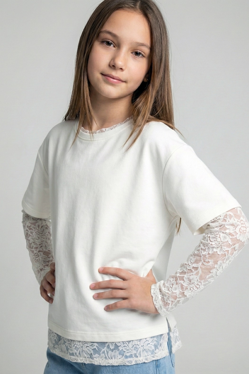 Beyaz dantelli tişört